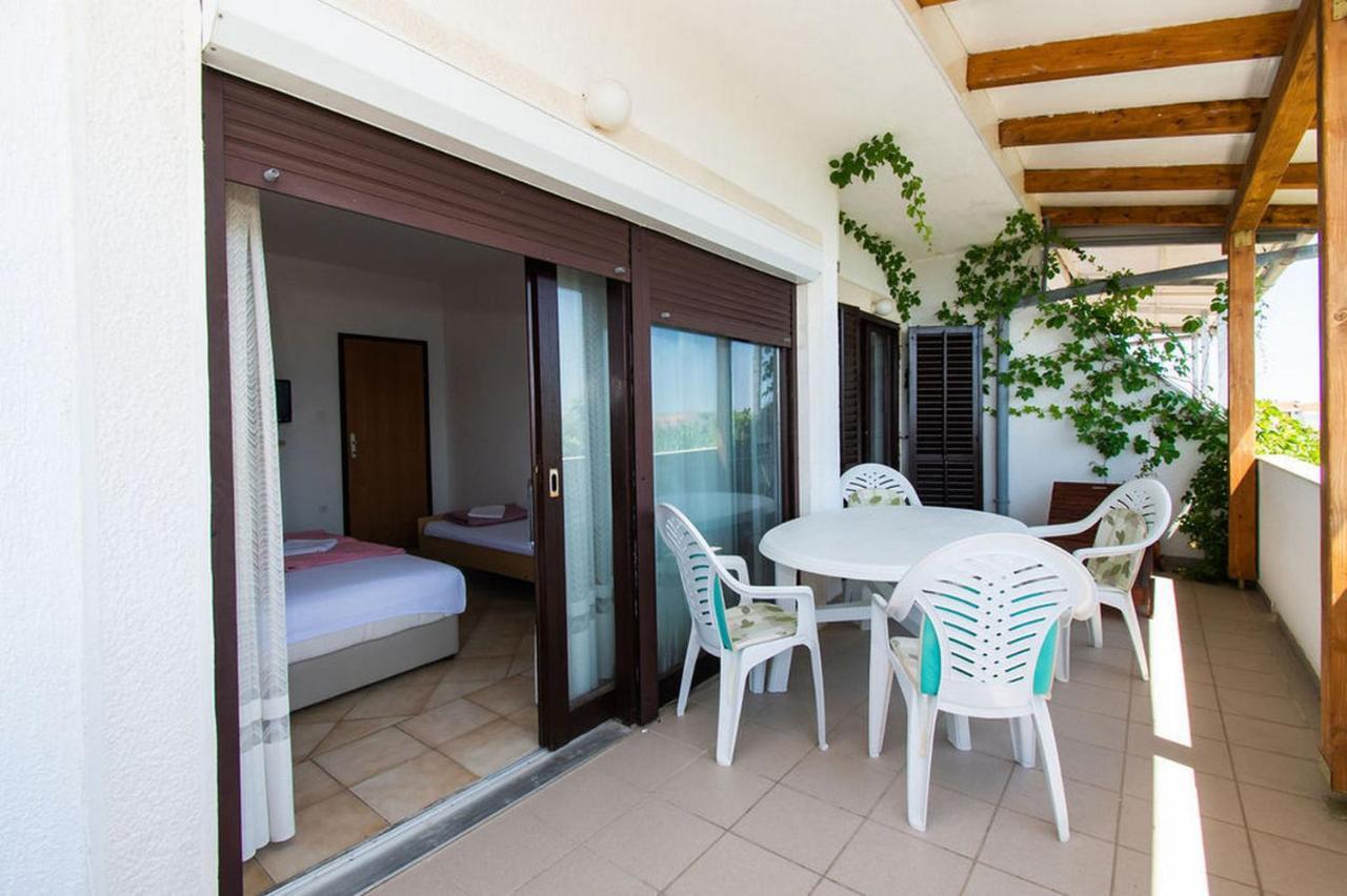 Apartments Crljenko Povljana Dış mekan fotoğraf
